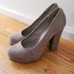 Candie's Grey Faux Suede Chunky Heels Size 9